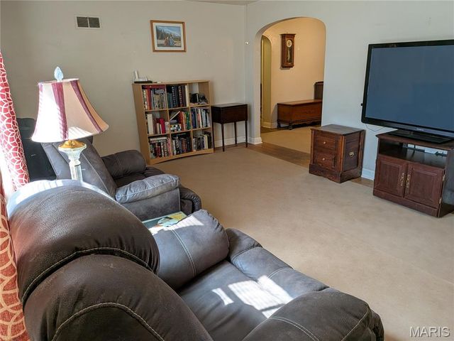 9133 Overton Drive, St Louis, MO 63123