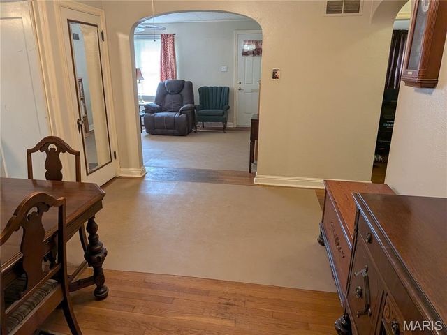 9133 Overton Drive, St Louis, MO 63123