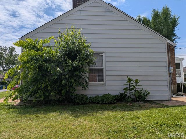 9133 Overton Drive, St Louis, MO 63123