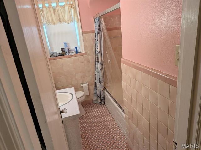 9133 Overton Drive, St Louis, MO 63123