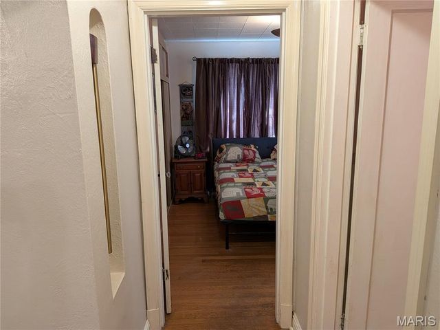 9133 Overton Drive, St Louis, MO 63123