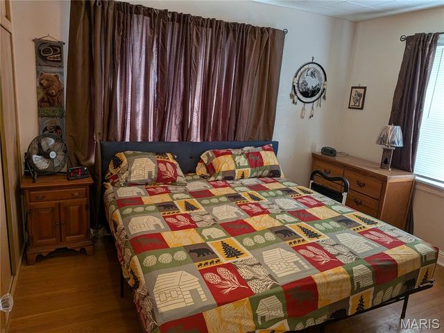 9133 Overton Drive, St Louis, MO 63123