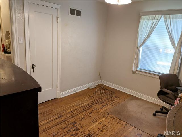 9133 Overton Drive, St Louis, MO 63123