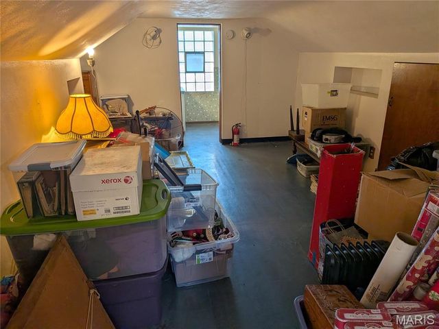 9133 Overton Drive, St Louis, MO 63123