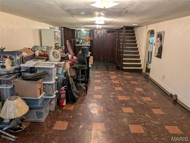 9133 Overton Drive, St Louis, MO 63123