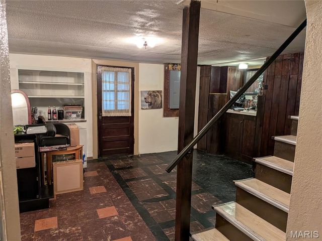9133 Overton Drive, St Louis, MO 63123