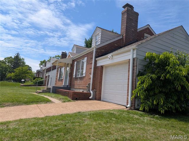 9133 Overton Drive, St Louis, MO 63123