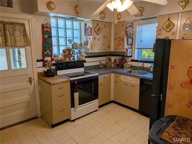 9133 Overton Drive, St Louis, MO 63123