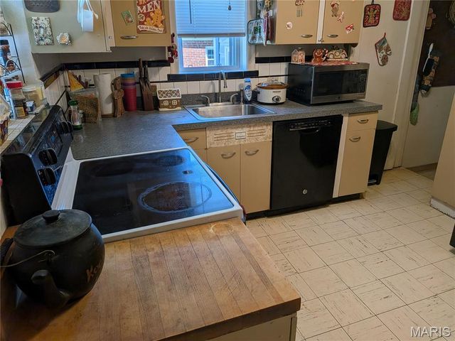 9133 Overton Drive, St Louis, MO 63123