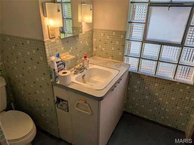 9133 Overton Drive, St Louis, MO 63123
