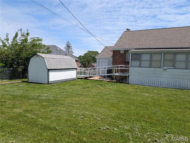 9133 Overton Drive, St Louis, MO 63123