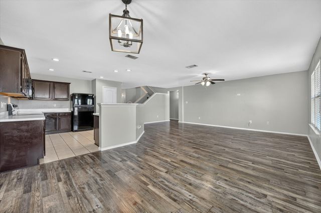 925 Bee Creek Lane, Fort Worth, TX 76120
