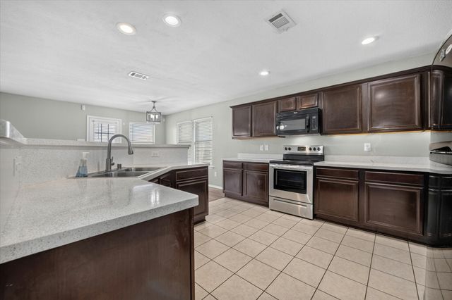 925 Bee Creek Lane, Fort Worth, TX 76120