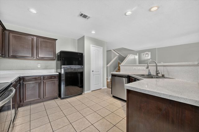 925 Bee Creek Lane, Fort Worth, TX 76120