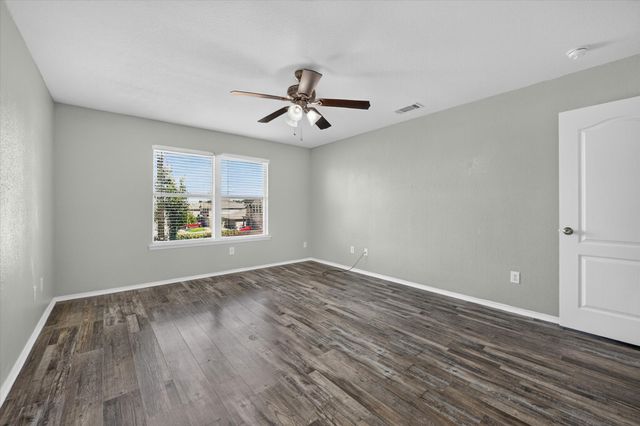925 Bee Creek Lane, Fort Worth, TX 76120