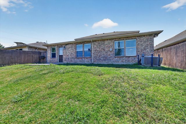 925 Bee Creek Lane, Fort Worth, TX 76120