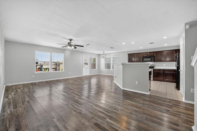 925 Bee Creek Lane, Fort Worth, TX 76120
