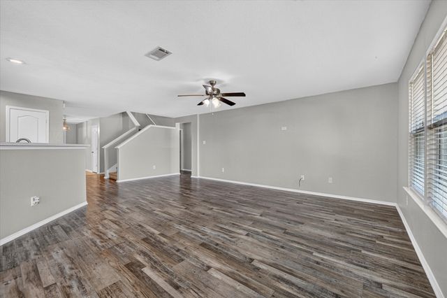 925 Bee Creek Lane, Fort Worth, TX 76120