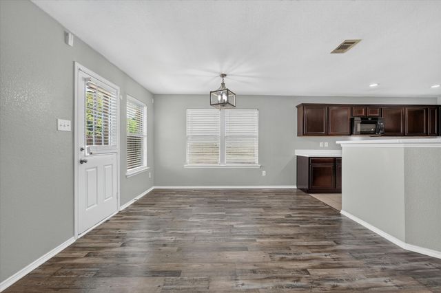 925 Bee Creek Lane, Fort Worth, TX 76120