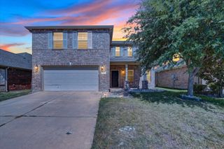 925 Bee Creek Lane, Fort Worth, TX 76120