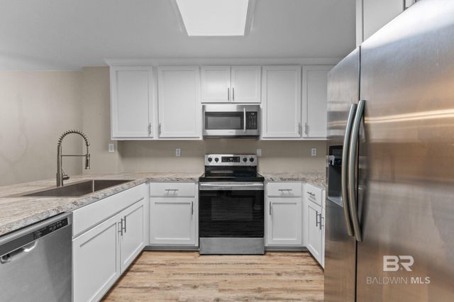 9 Summer Oaks Drive, Daphne, AL 36526