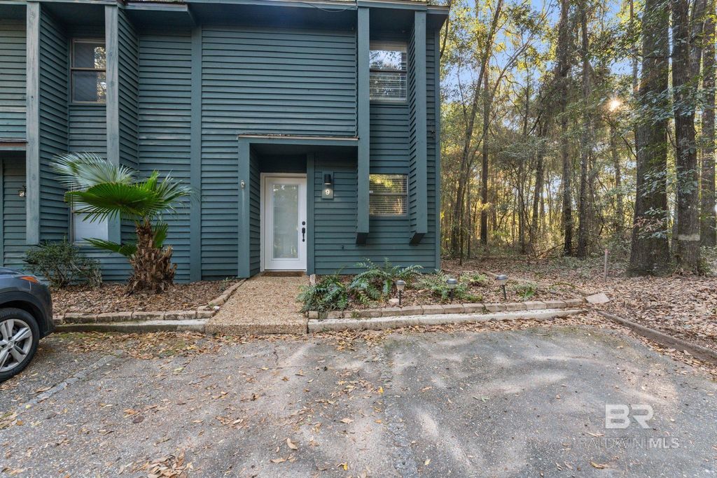 9 Summer Oaks Drive, Daphne, AL 36526