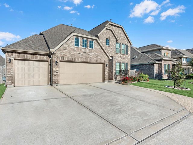 5718 Oakhurst Trl, Pasadena, TX 77505