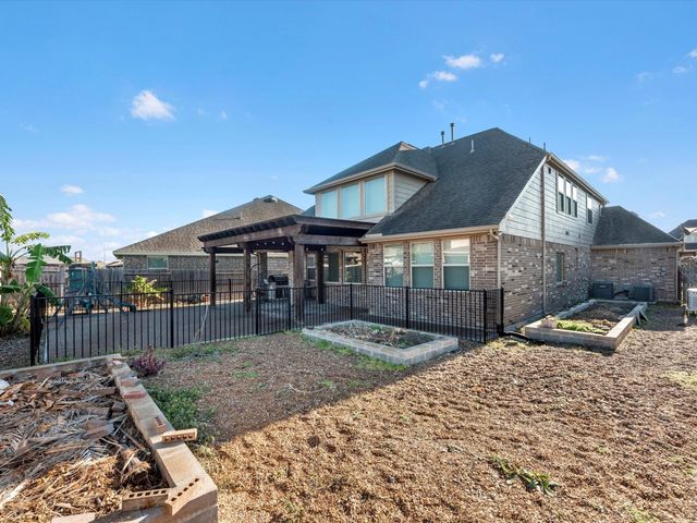 5718 Oakhurst Trl, Pasadena, TX 77505