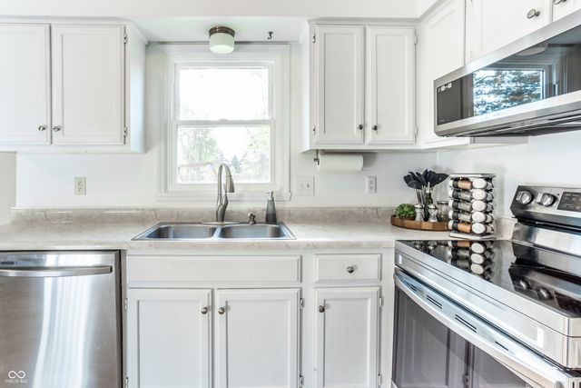 55 Waterford Court, Zionsville, IN 46077