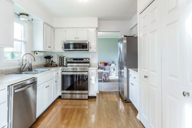 55 Waterford Court, Zionsville, IN 46077