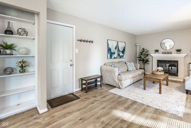 55 Waterford Court, Zionsville, IN 46077