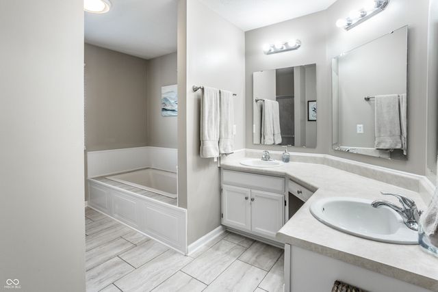 55 Waterford Court, Zionsville, IN 46077