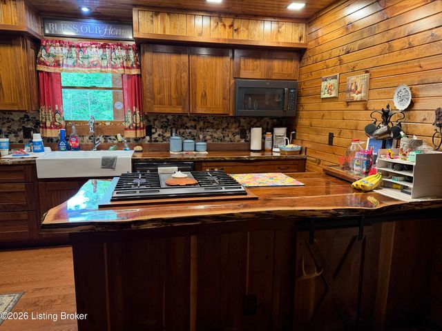 680 Hough Run Rd, Mt Washington, KY 40047