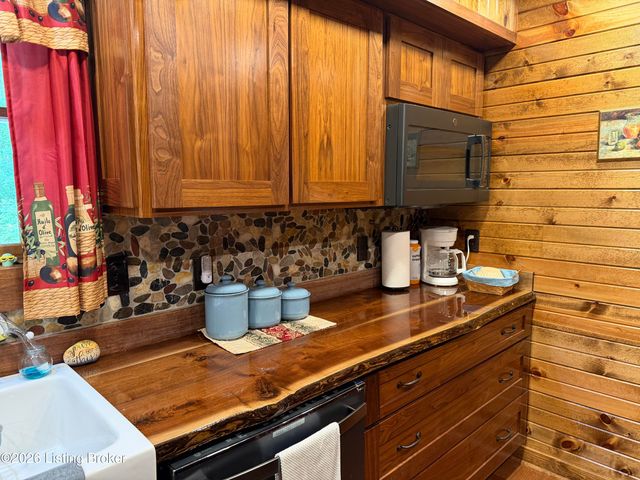 680 Hough Run Rd, Mt Washington, KY 40047