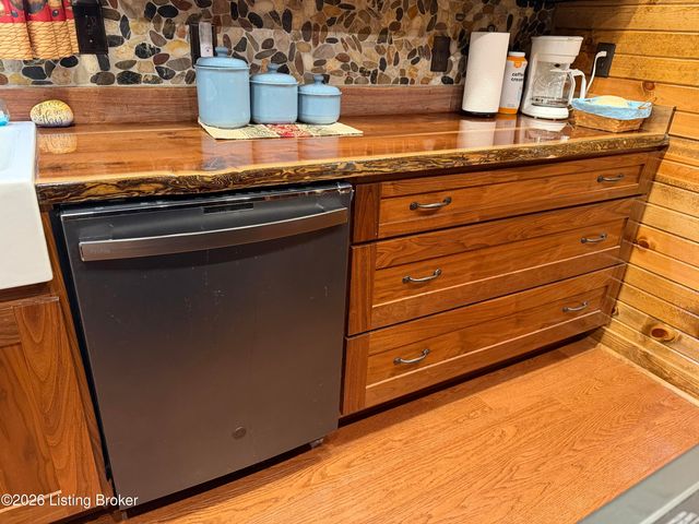 680 Hough Run Rd, Mt Washington, KY 40047