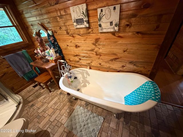 680 Hough Run Rd, Mt Washington, KY 40047
