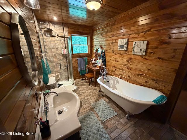 680 Hough Run Rd, Mt Washington, KY 40047