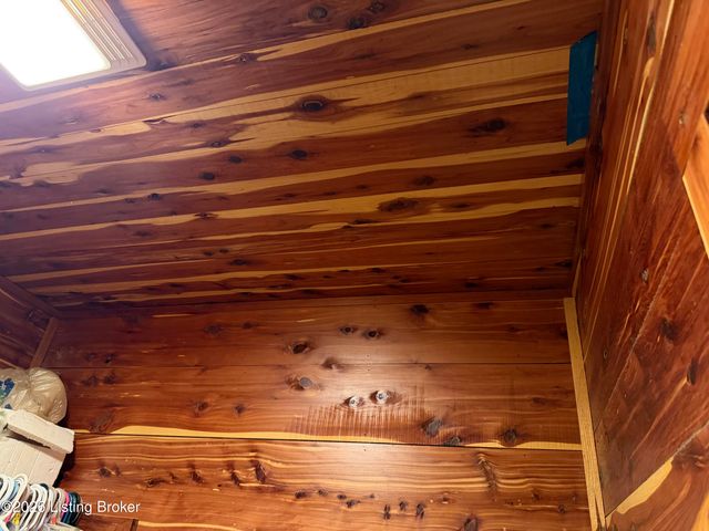 680 Hough Run Rd, Mt Washington, KY 40047