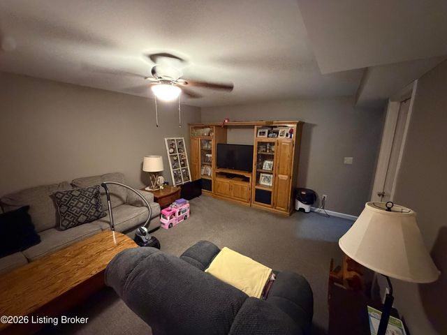 680 Hough Run Rd, Mt Washington, KY 40047