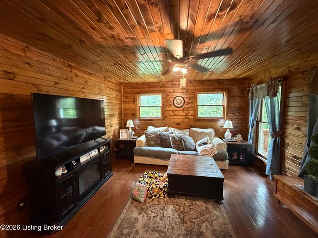 680 Hough Run Rd, Mt Washington, KY 40047