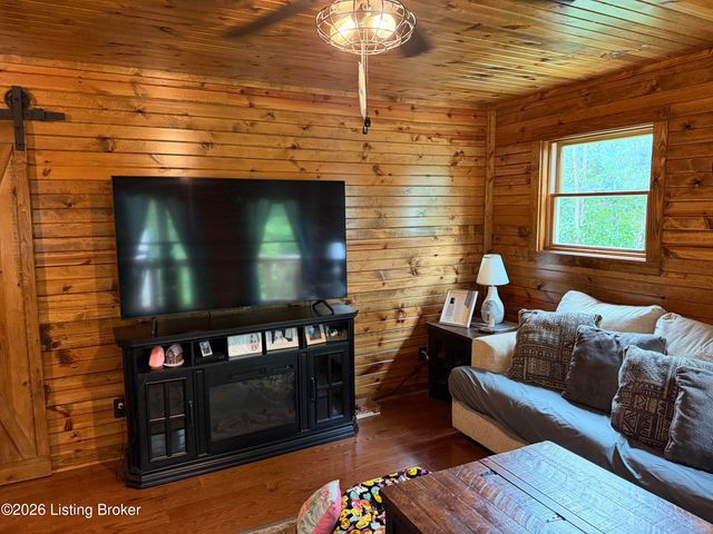 680 Hough Run Rd, Mt Washington, KY 40047