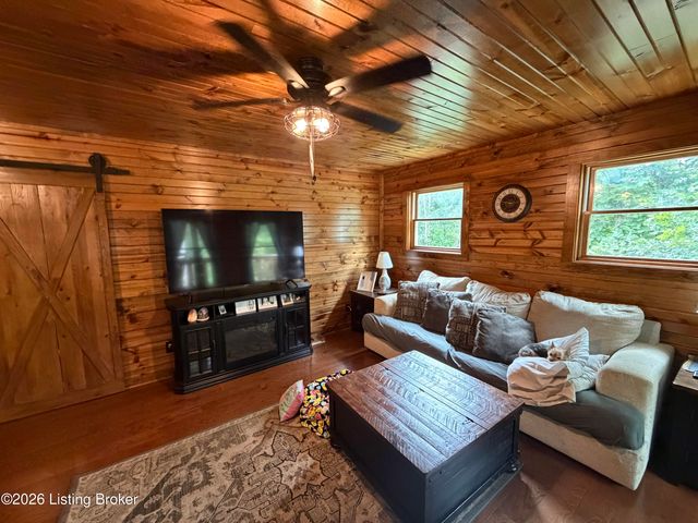 680 Hough Run Rd, Mt Washington, KY 40047
