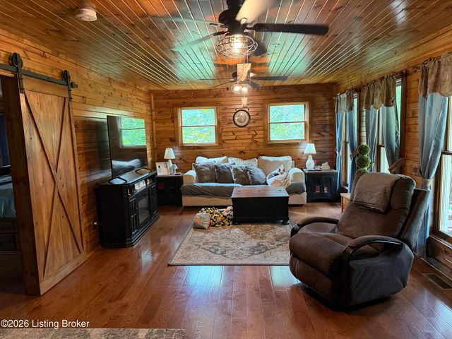 680 Hough Run Rd, Mt Washington, KY 40047