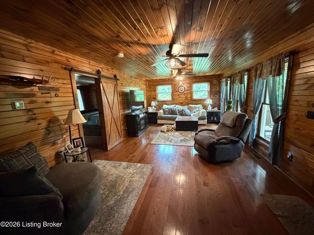 680 Hough Run Rd, Mt Washington, KY 40047