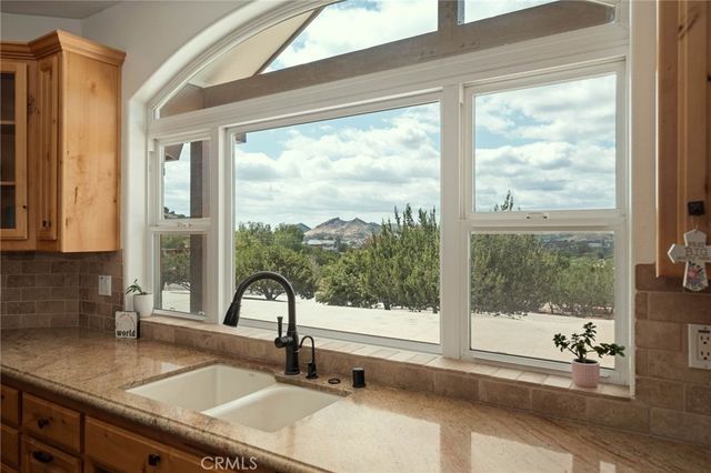 33322 Deerglen Lane, Agua Dulce, CA 91390