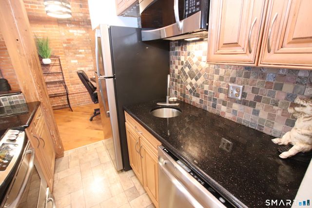 222 Williams Street East APT 224, Glastonbury, CT 06033