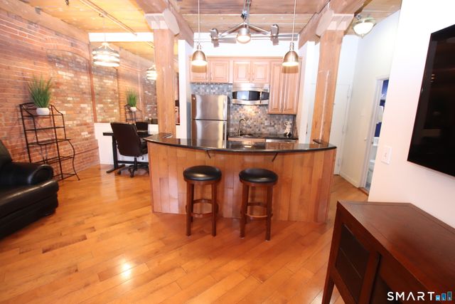 222 Williams Street East APT 224, Glastonbury, CT 06033