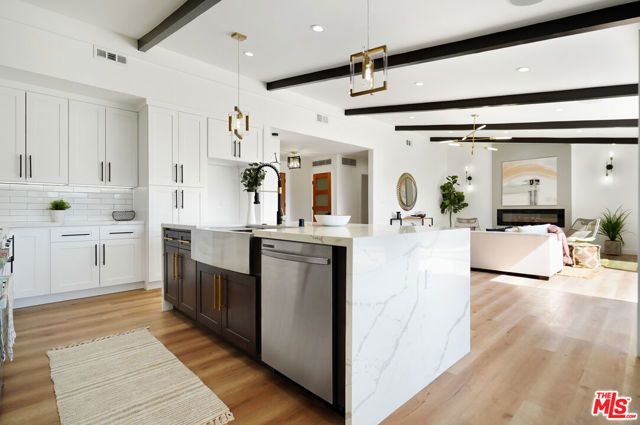 4670 Brewster Drive, Tarzana (los Angeles), CA 91356