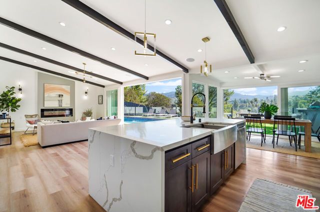 4670 Brewster Drive, Tarzana (los Angeles), CA 91356