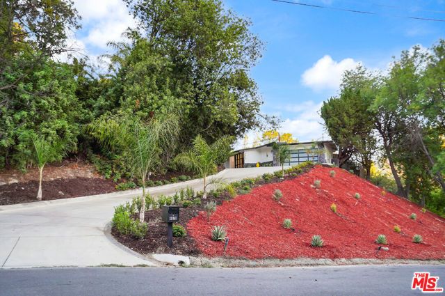 4670 Brewster Drive, Tarzana (los Angeles), CA 91356